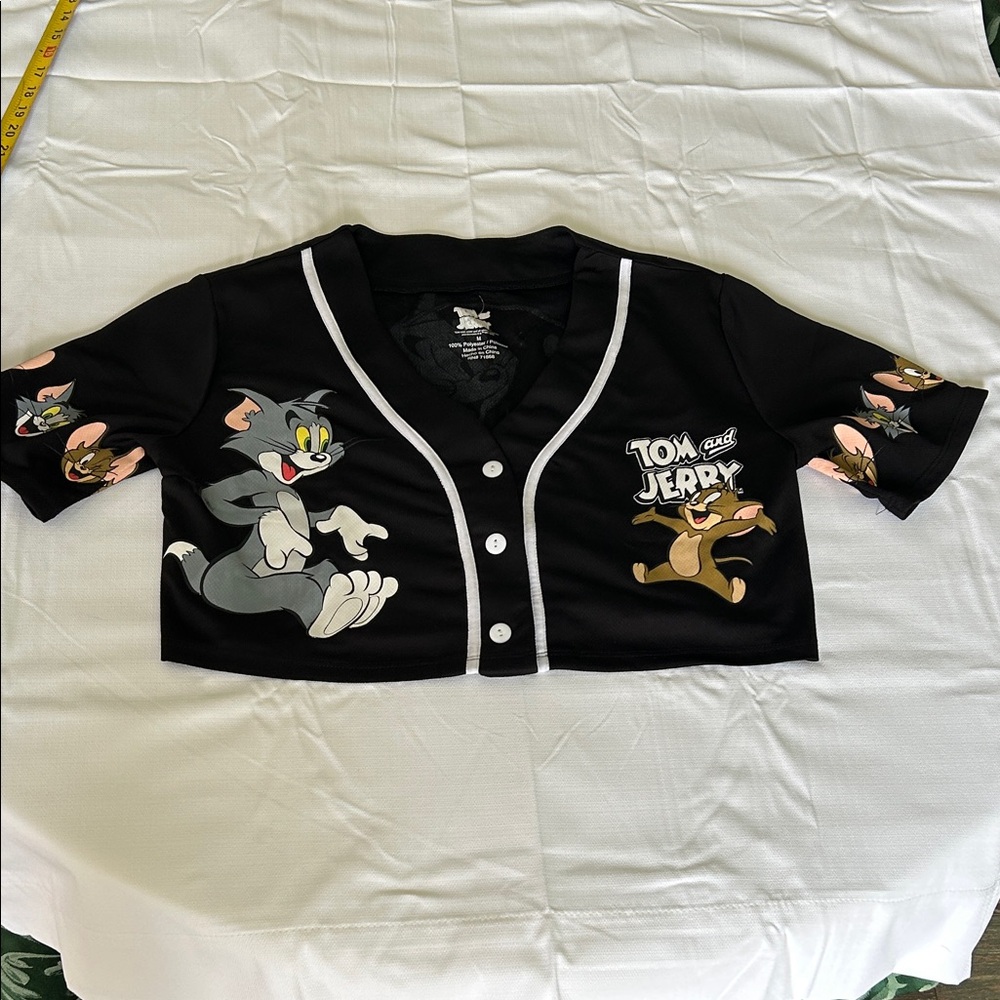 (B) Tom and Jerry women’s MEDIUM cropped crop top black jersey nostalgic buttons